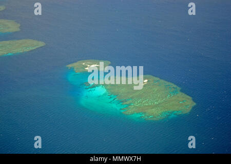 Luftaufnahme von einer kleinen Insel Teil der Integral finden Yves Merlet, südlich von Neukaledonien, South Pacific Stockfoto