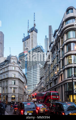 Bau von 22 Bishopsgate Wolkenkratzer Turm in der Stadt London, UK gesehen von Threadneedle Street Stockfoto