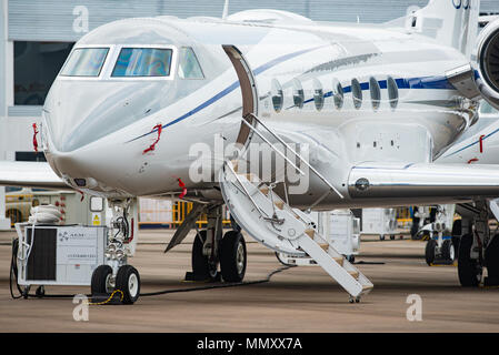 Gulfstream G550 Business Jet auf dem Display während Singapore Airshow 2018 am Changi Exhibition Centre in Singapur. Stockfoto