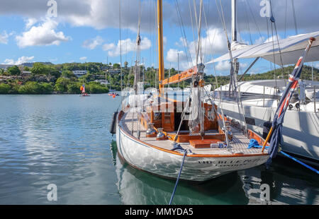 Antigua Inseln der Kleinen Antillen in der Karibik West Indies - Yachten an Nelsons Dockyard in englischer Hafen für Segel Woche Stockfoto