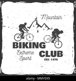 Mountain Bike Club. Vector Illustration. Konzept für Hemd oder Logo, Print, Stempel oder T-Stück. Vintage Typografie Design mit Mann, Fahrrad und Mountainbike Stock Vektor