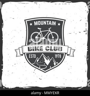 Mountain Bike Club. Vector Illustration. Konzept für Hemd oder Logo, Print, Stempel oder T-Stück. Vintage Typografie Design mit Fahrrad und Mountainbike Silhouette. Stock Vektor