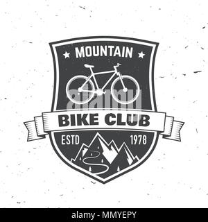 Mountain Bike Club. Vector Illustration. Konzept für Hemd oder Logo, Print, Stempel oder T-Stück. Vintage Typografie Design mit Fahrrad und Mountainbike Silhouette. Stock Vektor