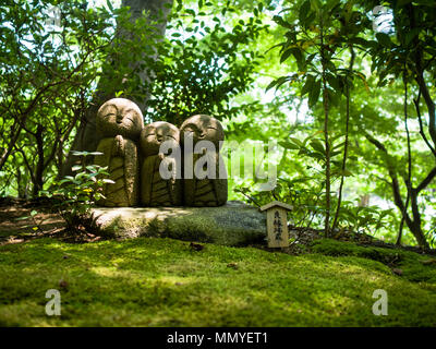Beten Statuen in Japan Stockfoto