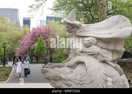 Mutter Gans Statue, Central Park im Frühling, NYC Stockfoto