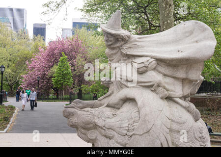 Mutter Gans Statue, Central Park im Frühling, NYC Stockfoto