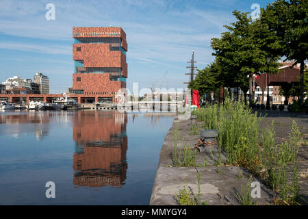 Blick auf das MAS Museum in einem Dock (willemdok) in Antwerpen Samstag, 22. Juli 2017, Antwerpen, Belgien nieder. Stockfoto