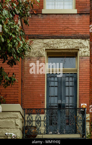 Balkontür auf historisches Haus, 2809 N Street NW, Georgetown, Washington DC Stockfoto