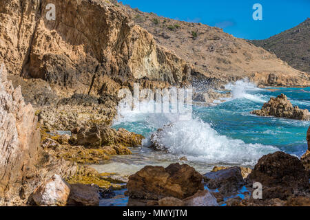 Toiny Küste natürliche Gezeitenbecken in St. Barts Stockfoto