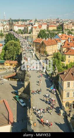 Die Karlsbrücke (Karlův most) auf der Moldau, Prag, Tschechische Republik Stockfoto