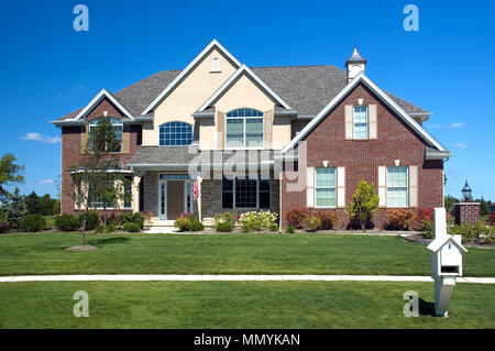 Neue Amerikanische Haus mit schönen Stein und Ziegel details. Eine von vielen Wohnungen in meiner Galerie. Stockfoto