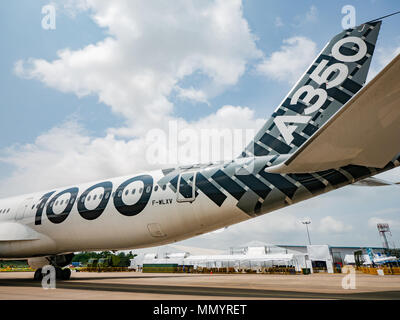 Rückansicht Airbus A350 1000 auf dem Display während Singapore Airshow 2018 am Changi Exhibition Centre in Singapur. Stockfoto