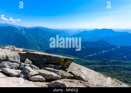 Blick von der Moro Rock - Wandern im Sequoia National Park, Kalifornien, USA Stockfoto