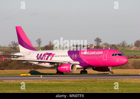 LZ-wza Wizz Air Airbus A320-232 an Rollen Flughafen London Luton. 17. Dezember 2006. Stockfoto