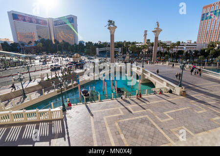 Las Vegas, USA - 27. April 2018: Touristen einen Besuch in der berühmten Venetianischen Hotel in Las Vegas wie an einem sonnigen Tag Stockfoto