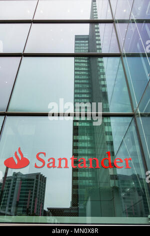 Santander, Triton Square, Euston, London, NW1, UK Stockfoto