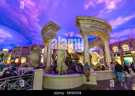 Las Vegas, USA - 28. April 2018: Das innere foutain der Götter im berühmten Caesars Palace Hotel in Las Vegas Stockfoto