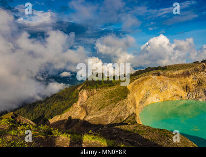 Kelimutu, bunte Kratern saure Seen, die in regelmäßigen Abständen ihre Farbe - Insel Flores, Indonesien ändern Stockfoto