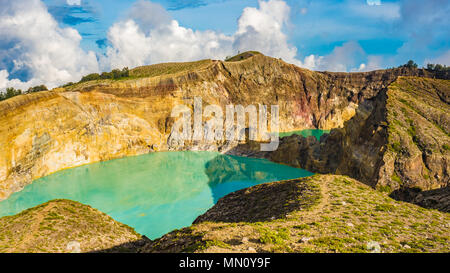 Kelimutu, bunte Kratern saure Seen, die in regelmäßigen Abständen ihre Farbe - Insel Flores, Indonesien ändern Stockfoto