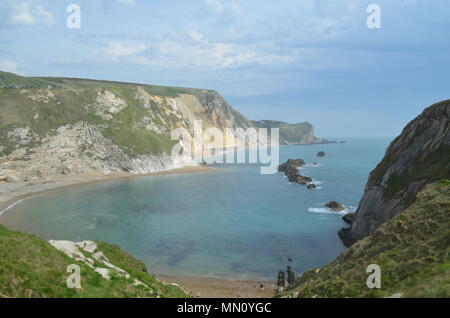 Mann des Krieges Bucht umschließt Man O' War Bucht an der Küste von Dorset im Süden von England zwischen den Landzungen von Durdle Door im Westen und Osten Krieg Mann-O Stockfoto