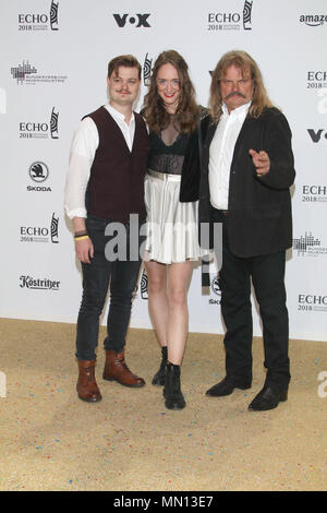 ECHO Music Awards 2018 bei der Messe (Messe) - Ankunft mit: Gabor Mandoki, Sophie Roecken und Leslie Mandoki Wo: Berlin, Deutschland Wann: 13 Apr 2018 Credit: Becher/WENN.com Stockfoto