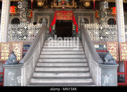 Der Eingang befindet sich in der berühmten touristischen Attraktion - Khoo Kongsi, Chinesisches clan Haus und Tempel, Georgetown, Insel Penang, Malaysia. Weltkulturerbe der UNESCO Stockfoto