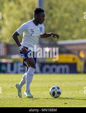 Pirelli Stadium, Burton-upon-Trent, Großbritannien. 13. Mai, 2018. UEFA U17 Europameisterschaft, Viertelfinale, Norwegen U17 s gegen England U17 s; Arvin Appiah von England am Ball Quelle: Aktion plus Sport/Alamy leben Nachrichten Stockfoto