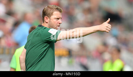 12. Mai 2018, Deutschland, Mainz: Fußball: Bundesliga, FSV Mainz 05 vs Werder Bremen, in der Opel Arena. Bremens Trainer Florian Kohfeldt an der Seitenlinie. Foto: Torsten Silz/dpa - WICHTIGER HINWEIS: Aufgrund der Deutschen Fußball Liga (DFL) · s Akkreditierungsregeln, Veröffentlichung und Weiterverbreitung im Internet und in online Medien ist während des Spiels zu 15 Bildern pro Spiel beschränkt Stockfoto