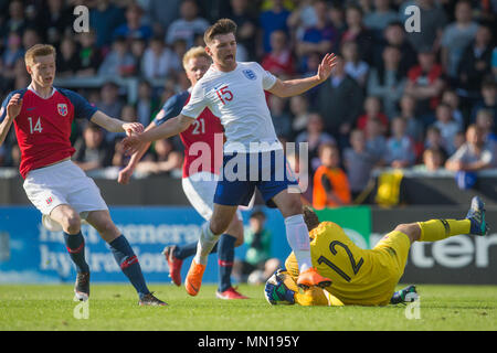 Burton, UK. 13. Mai, 2018. Burton, UK. 13. Mai, 2018. X während der 2018 UEFA U-17 Meisterschaft Quarter Final Match zwischen England und Norwegen bei Pirelli Stadion am 13. Mai 2018 in Burton upon Trent, England. (Foto von Richard Burley/phcimages.com) Credit: PHC Images/Alamy Live News Credit: PHC Images/Alamy leben Nachrichten Stockfoto