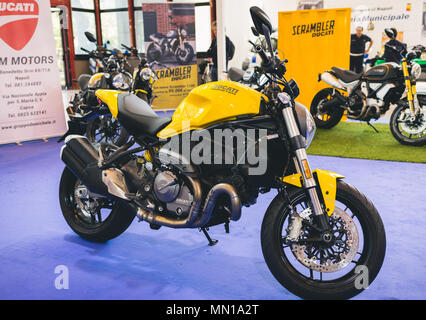 Neapel, Kampanien, Italien. 12. Mai 2018. Ducati Monster während der Motor Erfahrung ausgestellt, Neapel International Auto und Motorrad Ausstellung. Credit: Ernesto Vicinanza/SOPA Images/ZUMA Draht/Alamy leben Nachrichten Stockfoto