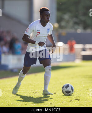 Pirelli Stadium, Burton-upon-Trent, Großbritannien. 13. Mai, 2018. UEFA U17 Europameisterschaft, Viertelfinale, Norwegen U17 s gegen England U17 s; Arvin Appiah von England am Ball Quelle: Aktion plus Sport/Alamy leben Nachrichten Stockfoto