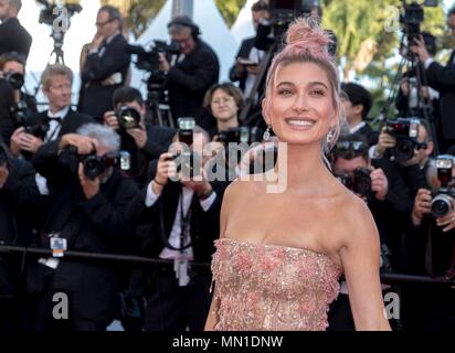 Cannes, Frankreich. 12. Mai 2018. Hailey Baldwin besucht die Premiere von "Mädchen der Sonne' während der 71St Cannes Film Festival im Palais des Festivals in Cannes, Frankreich, am 12. Mai 2018. | Verwendung der weltweiten Kredit: dpa/Alamy leben Nachrichten Stockfoto