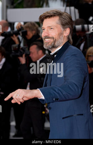 Cannes, Frankreich. 13. Mai, 2018. Schauspieler Nikolaj Coster-Waldau besucht die Siebung der Tinte oder Schwimmen (Le Grand Bain)' während der 71st jährlichen Filmfestspiele von Cannes im Palais des Festivals am 13. Mai 2018 in Cannes, Frankreich Quelle: BTWImages/Alamy leben Nachrichten Stockfoto