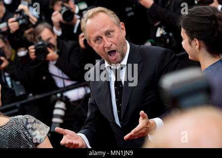 Cannes, Frankreich. 13. Mai, 2018. Benoit Poelvoorde besucht die Siebung der Tinte oder Schwimmen (Le Grand Bain)' während der 71st jährlichen Filmfestspiele von Cannes im Palais des Festivals am 13. Mai 2018 in Cannes, Frankreich Quelle: BTWImages/Alamy leben Nachrichten Stockfoto