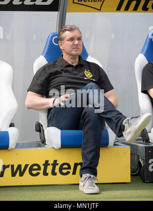 Michael ZORC (sportdirektor) sitzt auf dem coachbank, Fußball 1. Fussballbundesliga, 34. Spieltag, TSG 1899 Hoffenheim (1899) - Borussia Dortmund (DO) 3:1, am 12.05.2018 in Sinsheim/Deutschland. | Verwendung weltweit Stockfoto