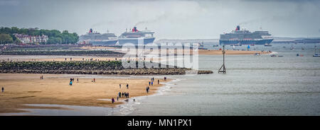 Queen Mary 2, Queen Elizabeth und Queen Victoria in Liverpool zum 175-jährigen Jubiläum der Cunard Cruise Line Feiern Stockfoto