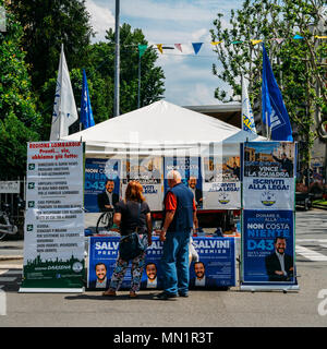 Wahl stand auf der Straße zur Unterstützung der Lega Nord politische Partei von Salvini in der Italienischen 2018 allgemeine Wahlen led Stockfoto