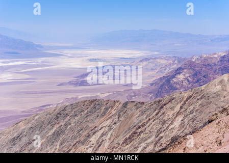 Badwater Basin von Dante's View, Death Valley National Park, Kalifornien, USA. Stockfoto