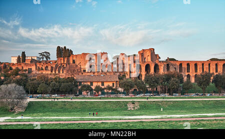 Rom, Domus Severiana und den Tempel des Apollo von der Pfalz aus dem Circus Maximus gesehen Stockfoto