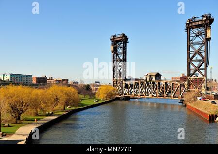 Chicago, Illinois, USA. Chicago's venerable Canal Street Railroad Bridge über den Süden der Süden Zweig des Chicago River. Stockfoto