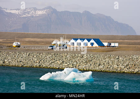 Das touristische Zentrum an der Gletscherlagune Joekulsarlon im Süden von Island. Stockfoto