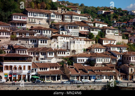 Panorama der alten Häuser in Mangalem Viertel, Berat, Albanien Stockfoto