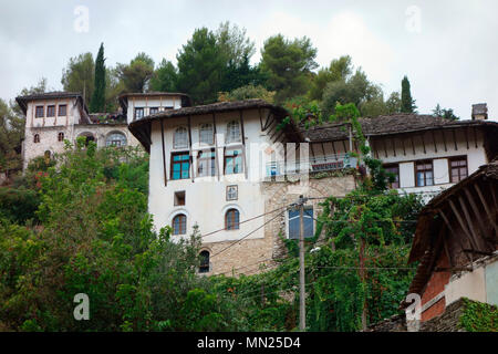 Alte osmanische Häuser in Gjirokastra (gjirokaster), Albanien Stockfoto