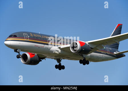 Royal Jordanian Boeing 787 Dreamliner Jet-Flugzeug, das am London Heathrow Airport landet. Boeing 787-8 JY-BAE Stockfoto