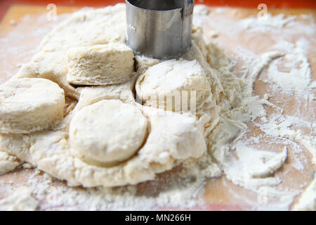 Ausschneiden im südlichen Stil Kekse vor dem Backen Stockfoto