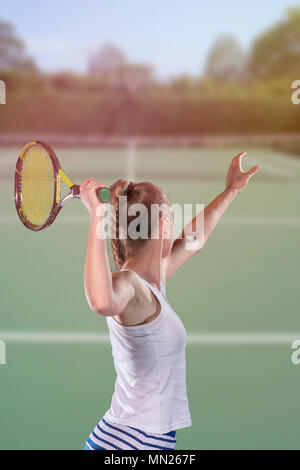 Ansicht der Rückseite des Tennis Spieler während eines Spiels dienen Stockfoto