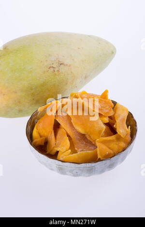 Mango trocken in der Schüssel oder getrocknete mango Slices Stockfoto