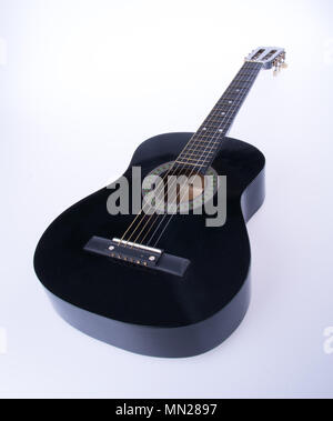 Gitarren oder schwarze Farbe Gitarren auf einem Hintergrund Stockfoto