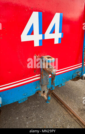 Nummer 44 an der Vorderseite von einem Pferd gezogenen Straßenbahn in Douglas, Isle of Man Stockfoto