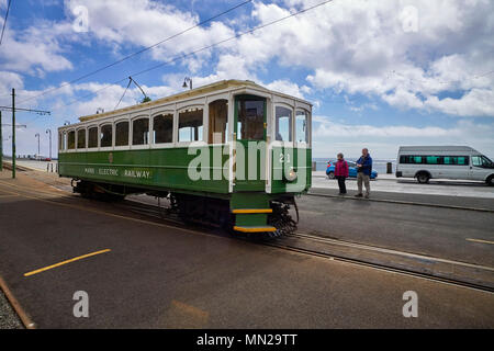 Manx Electric Railway Auto Nummer 21 kommt an der Douglas Terminus von Ramsey Stockfoto